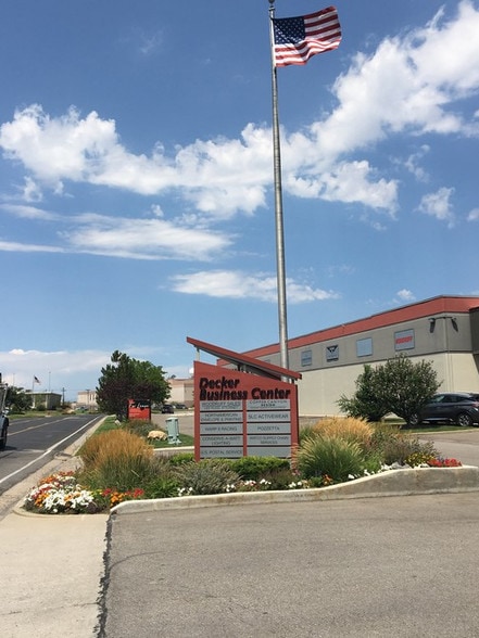 2319-2351 S Decker Lake Blvd, Salt Lake City, UT à louer - Photo du bâtiment - Image 3 de 16