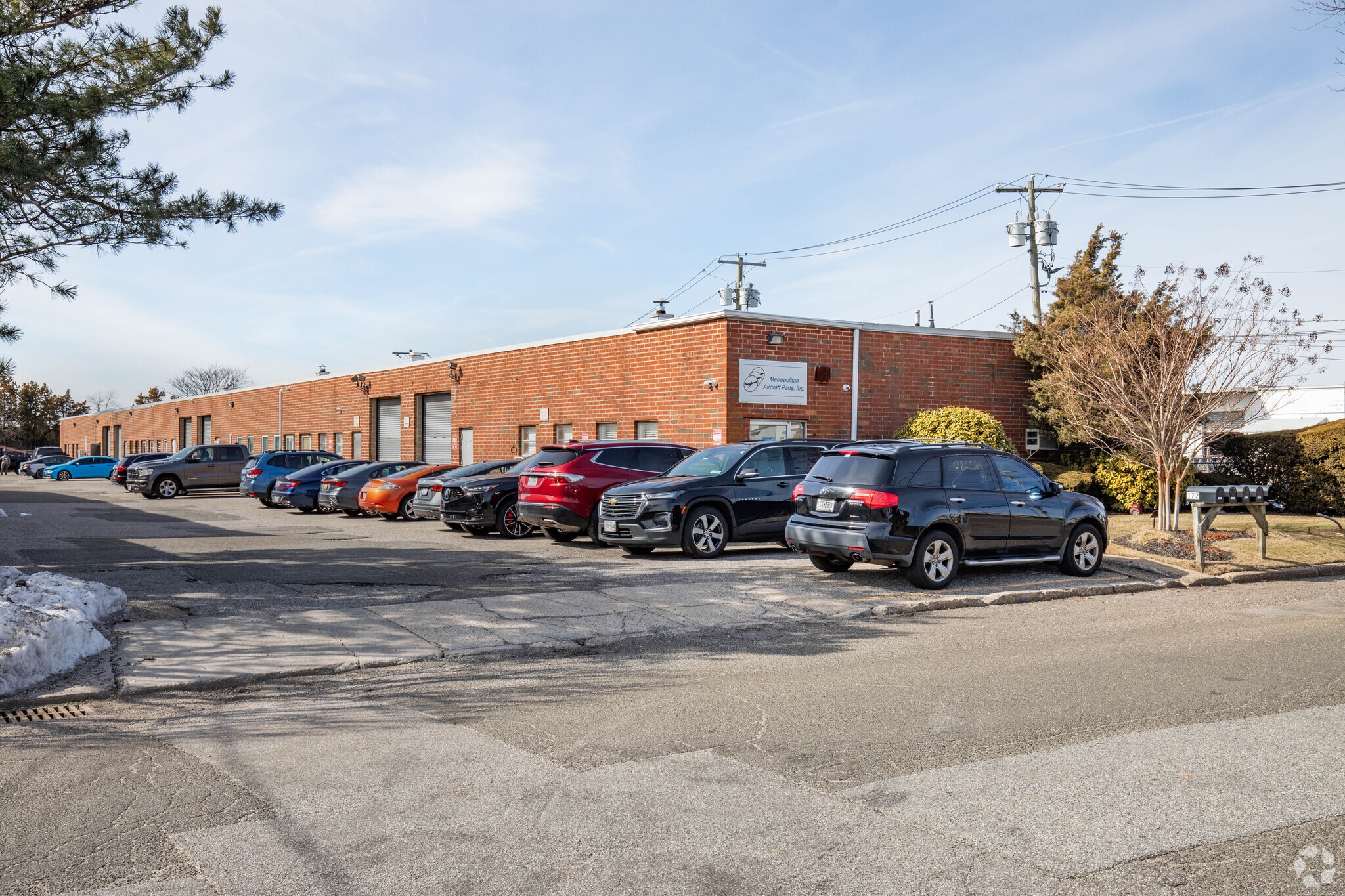 172 Cabot St, West Babylon, NY for lease Primary Photo- Image 1 of 34