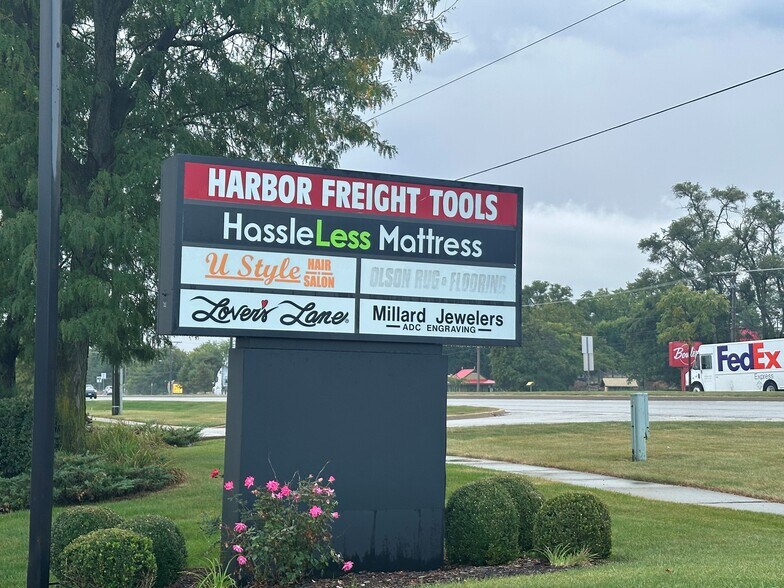 1640 75th, Downers Grove, IL à louer - Photo du bâtiment - Image 2 de 3