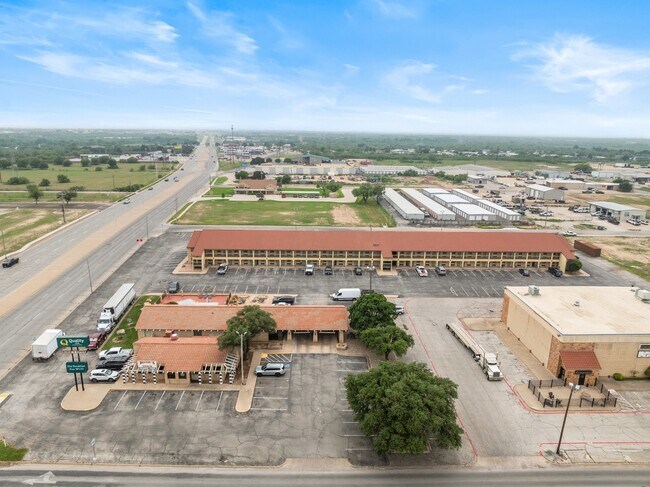 Plus de détails pour 4613 S Jackson St, San Angelo, TX - Services hôteliers à vendre