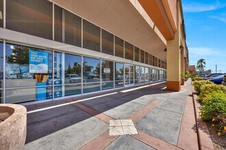 3730-3780 N Blackstone Ave, Fresno, CA à louer Photo intérieure- Image 2 de 6