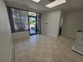 567-585 Interstate Blvd, Sarasota, FL for lease Interior Photo- Image 2 of 18