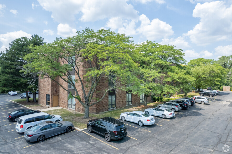 2 E 22nd St, Lombard, IL à louer - Photo du bâtiment - Image 3 de 12