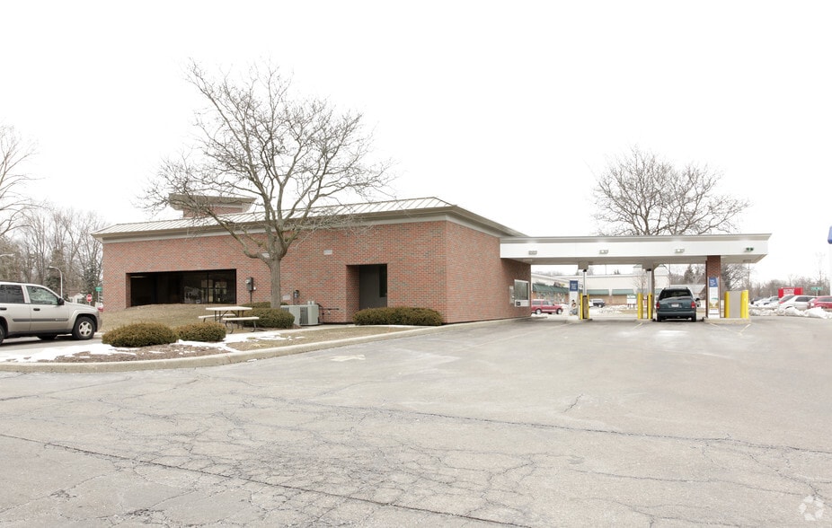 31425 5 Mile Rd, Livonia, MI à vendre - Photo du bâtiment - Image 2 de 2