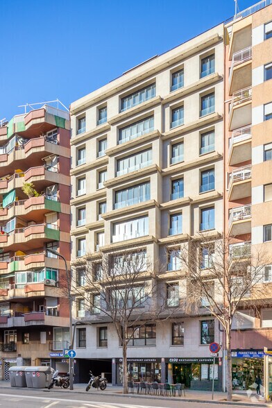Avinguda de Madrid, 95, Barcelone, Barcelona à louer - Photo du bâtiment - Image 3 de 4