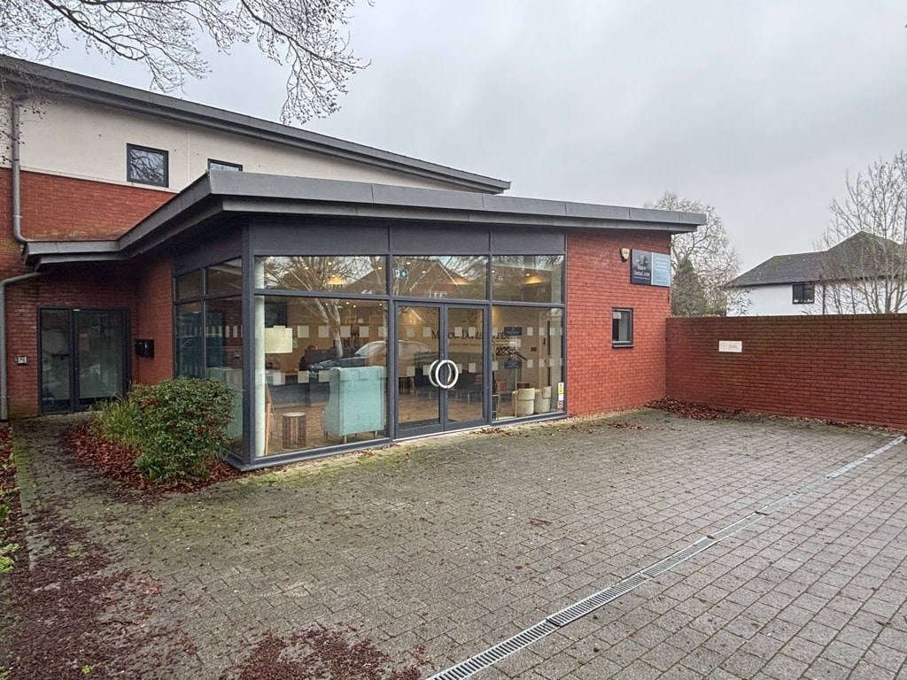 18 Institute Rd, Marlow for sale Primary Photo- Image 1 of 10