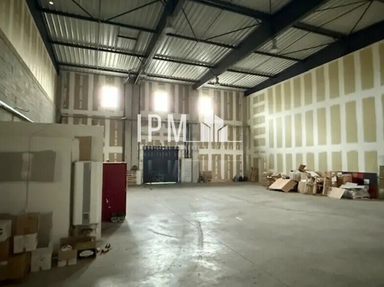 Industrial in Saint-Victoret for sale - Building Photo - Image 1 of 7