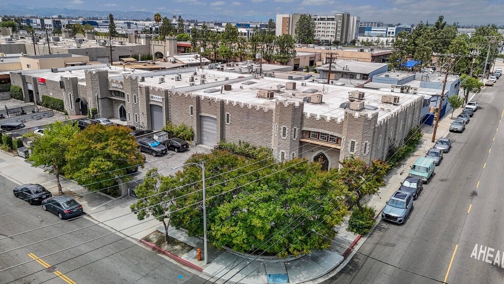 3099 N Lima St, Burbank, CA à louer - Photo du bâtiment - Image 3 de 21