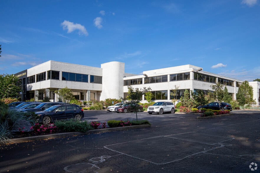 525 Broadhollow Rd, Melville, NY for lease - Building Photo - Image 2 of 4