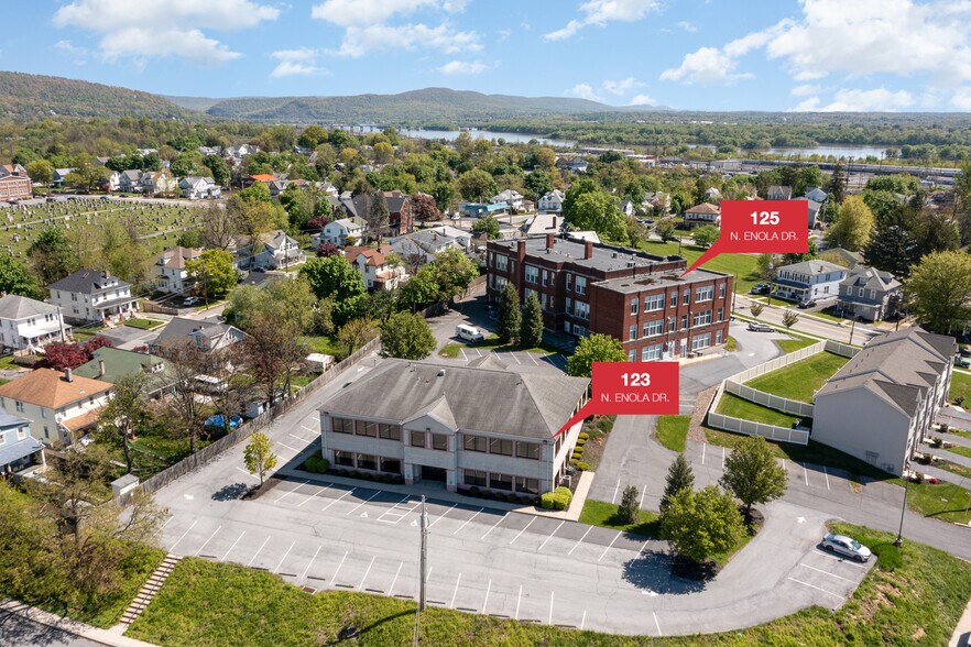 125 N Enola Dr, Enola, PA à vendre - Photo du bâtiment - Image 1 de 21