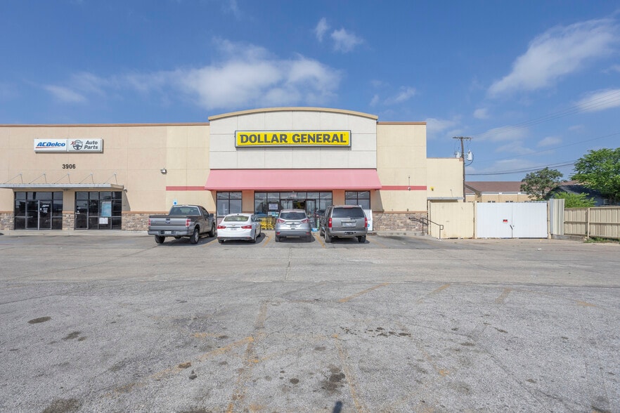 3900-3906 Hemphill St, Fort Worth, TX for lease - Building Photo - Image 2 of 5