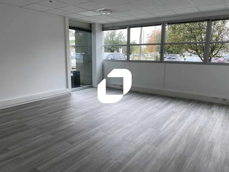Office in Mérignac for lease - Interior Photo - Image 3 of 10