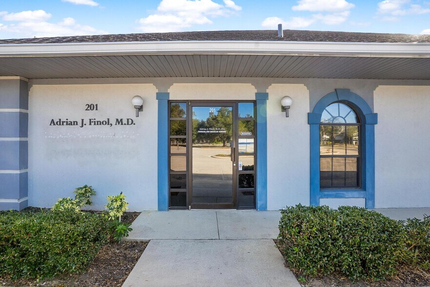 920 ROLLING ACRES Rd, Lady Lake, FL for sale - Building Photo - Image 2 of 26