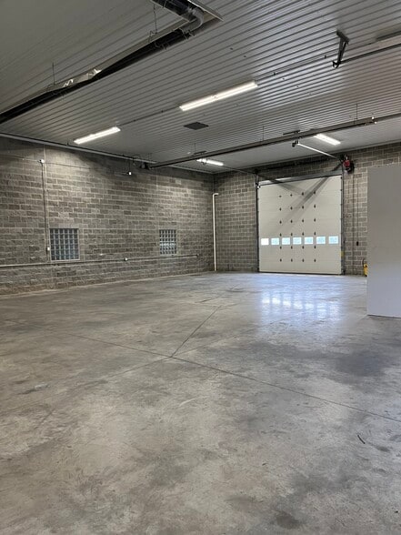 2600 Commerce Pky, Lancaster, NY for lease - Interior Photo - Image 2 of 11