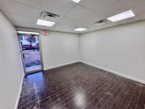 9707 Ball St, San Antonio, TX for lease Interior Photo- Image 2 of 13