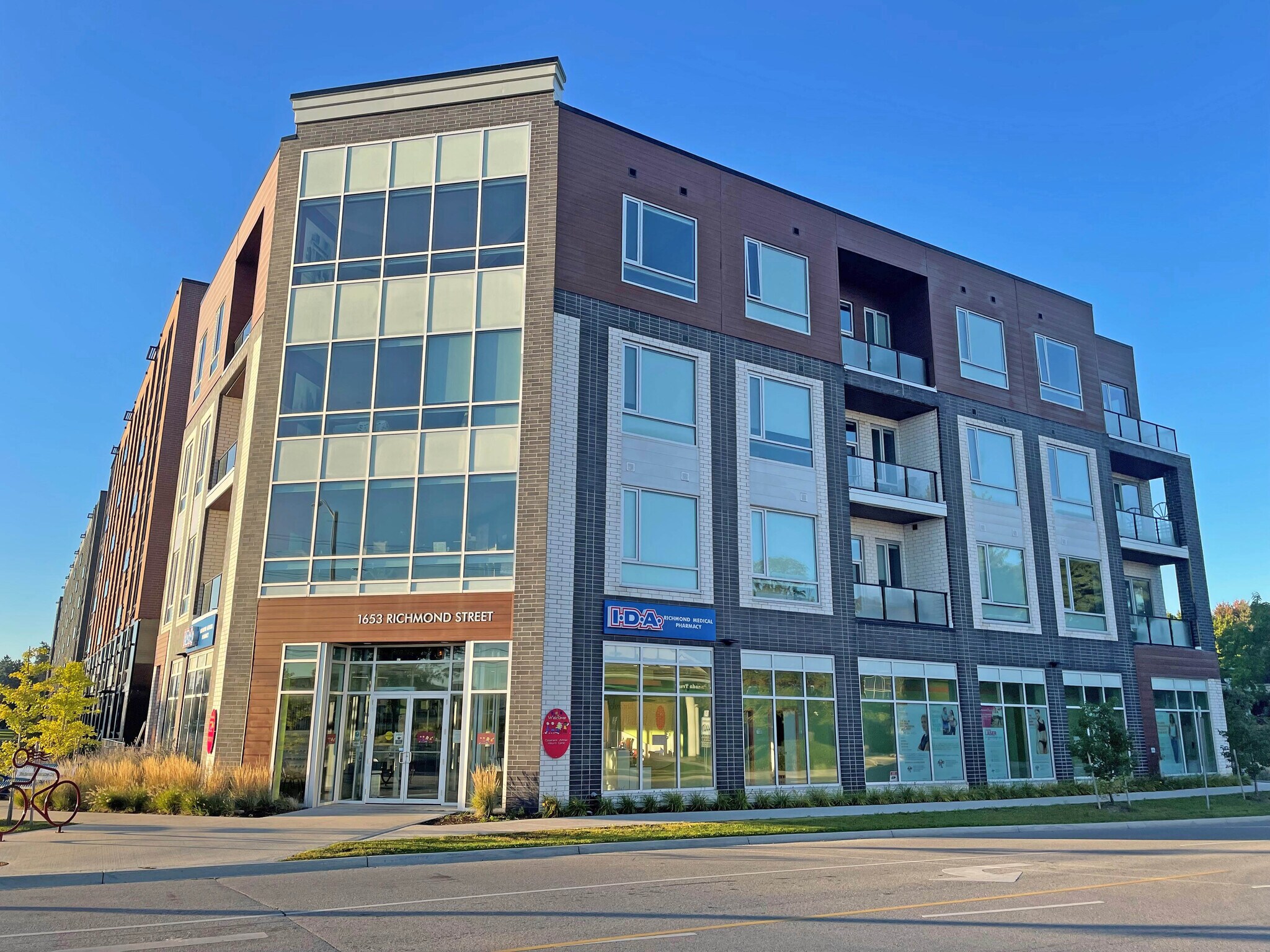 1653 Richmond St, London, ON à vendre Photo du bâtiment- Image 1 de 1