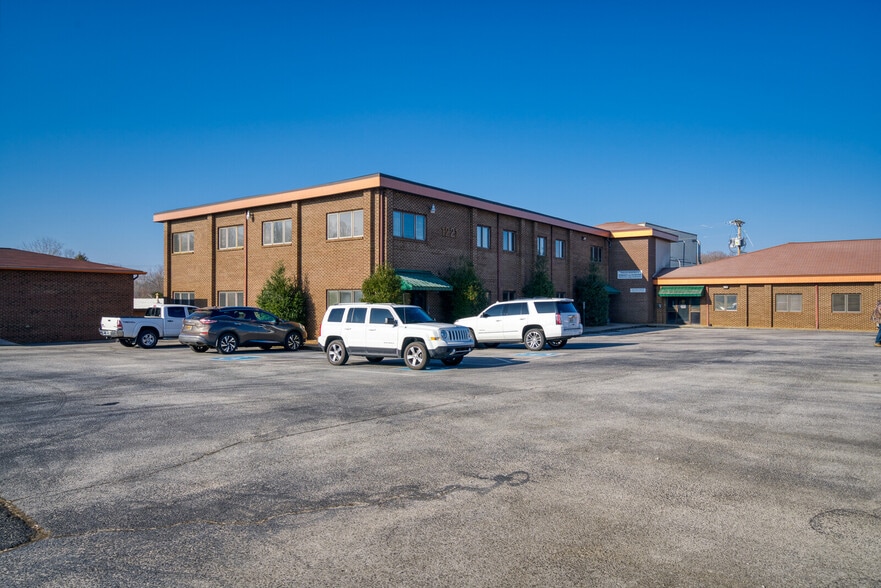 1221 S Willow Ave, Cookeville, TN for sale - Building Photo - Image 3 of 41