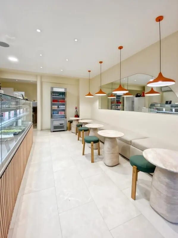 Retail in Paris for lease Building Photo- Image 1 of 6
