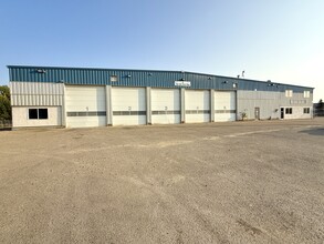 8 Van Der Horn Way, Red Deer County, AB for lease Interior Photo- Image 1 of 35