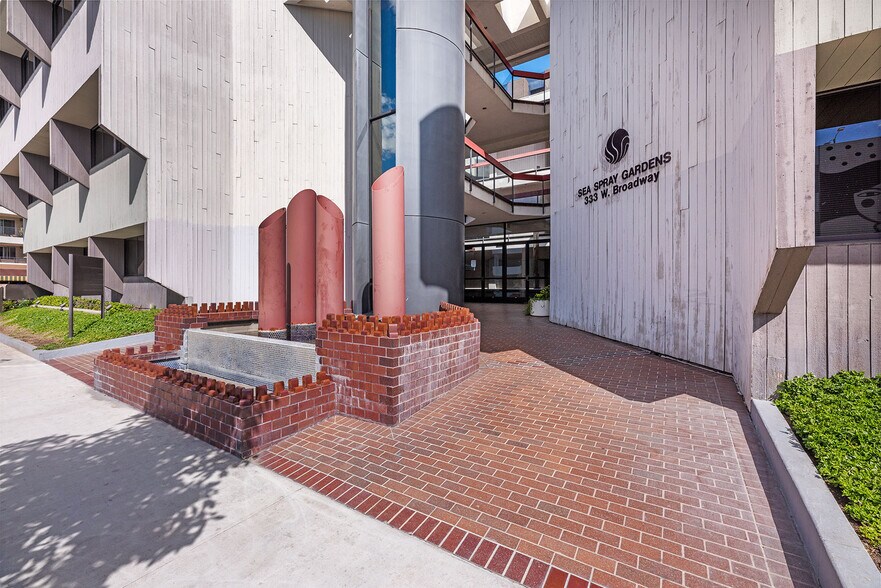 333 W Broadway, Long Beach, CA à vendre - Photo du bâtiment - Image 3 de 18