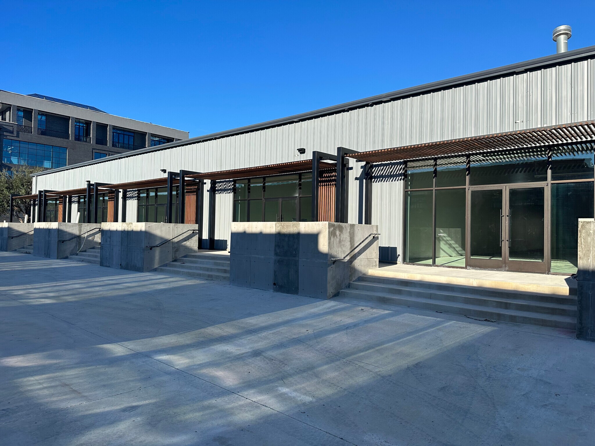 126 Glass St, Dallas, TX for lease Building Photo- Image 1 of 7