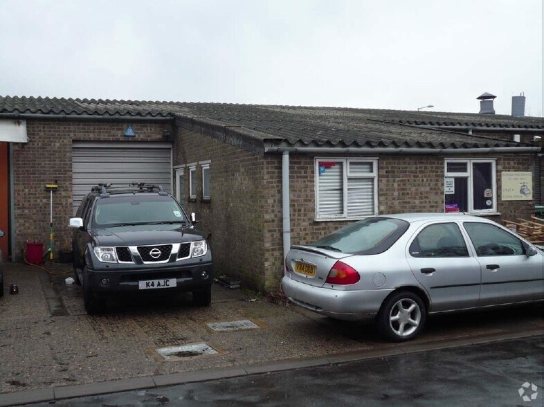 42 Leyton Av, Mildenhall à louer - Photo du bâtiment - Image 2 de 2