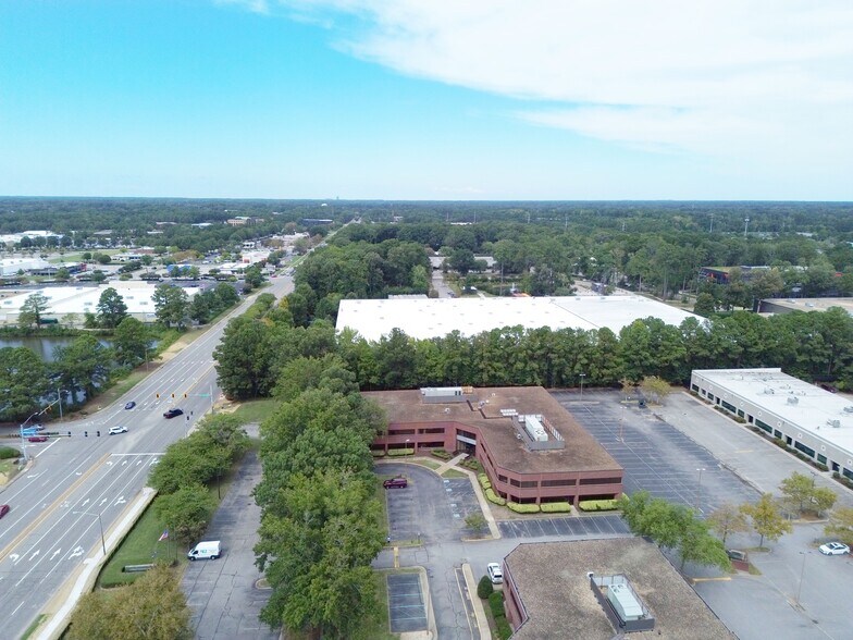 760 Lynnhaven Pky, Virginia Beach, VA à louer - Photo du bâtiment - Image 3 de 8