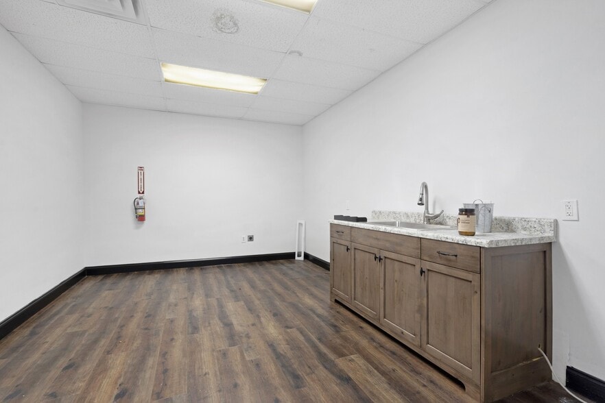640-641 Broadmor St, Murfreesboro, TN for lease - Interior Photo - Image 3 of 5