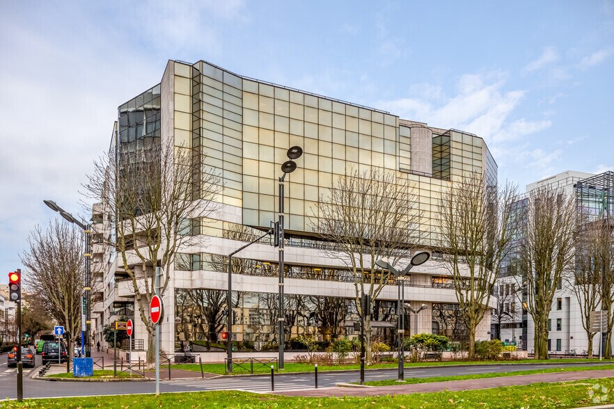 122 Rue Edouard Vaillant, Levallois-Perret à louer - Photo du bâtiment - Image 2 de 4