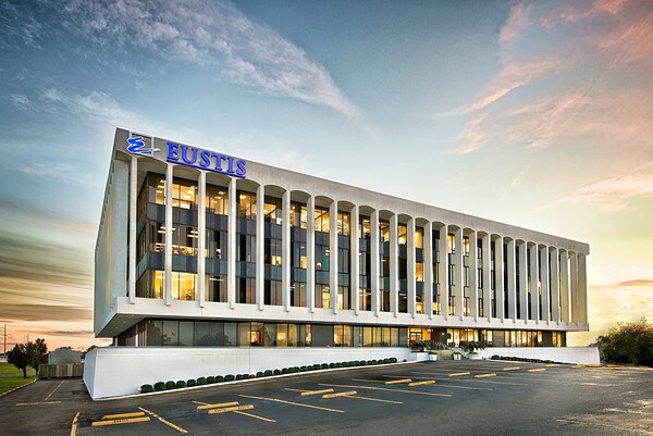 110 Veterans Memorial Blvd, Metairie, LA à louer - Photo du bâtiment - Image 2 de 4