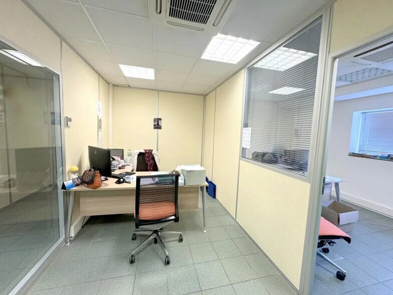 Local d'activités dans Houilles à vendre - Photo intérieure - Image 3 de 8