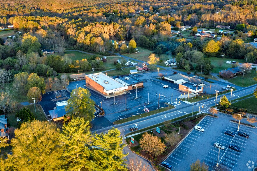 721 Malcolm Blvd, Rutherford College, NC à louer - Aérien - Image 2 de 28