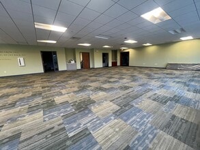 99 Conifer Hill Dr, Danvers, MA à louer Photo intérieure- Image 2 de 8