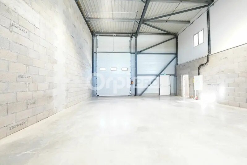 Flex dans Chassieu à louer - Photo du bâtiment - Image 2 de 5