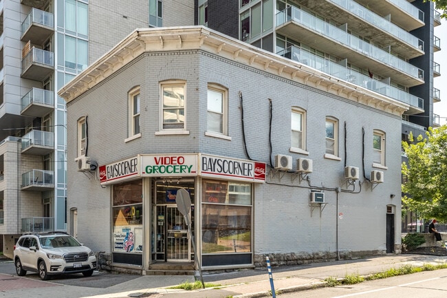 Plus de détails pour 245 Bay St, Ottawa, ON - Commerce de détail à vendre