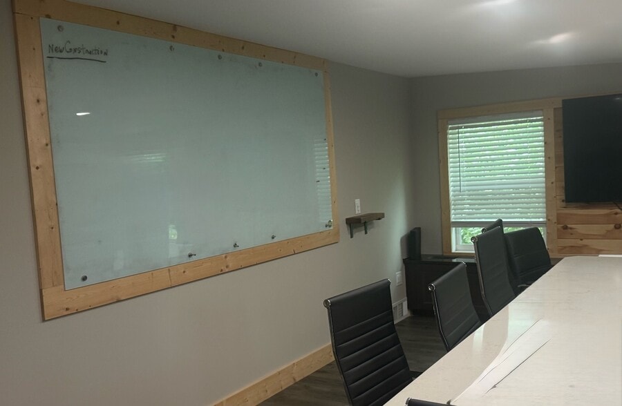 608 Mauldin Dr, Woodstock, GA for lease - Building Photo - Image 2 of 9