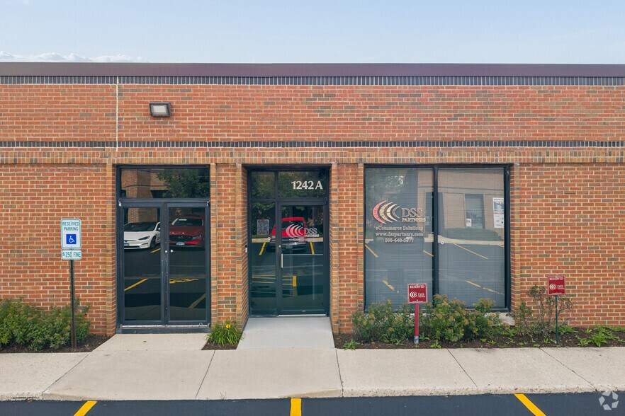 1200-1258 Remington Rd, Schaumburg, IL à louer - Photo du bâtiment - Image 3 de 31