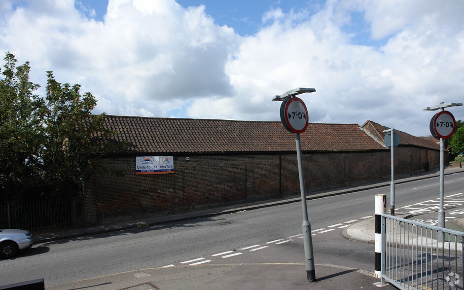 Bourne Rd, Crayford for lease - Building Photo - Image 2 of 4