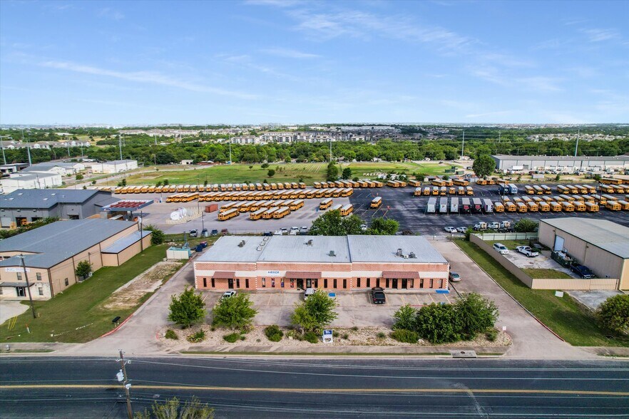 13630 Immanuel Rd, Pflugerville, TX à louer - Photo du bâtiment - Image 1 de 16