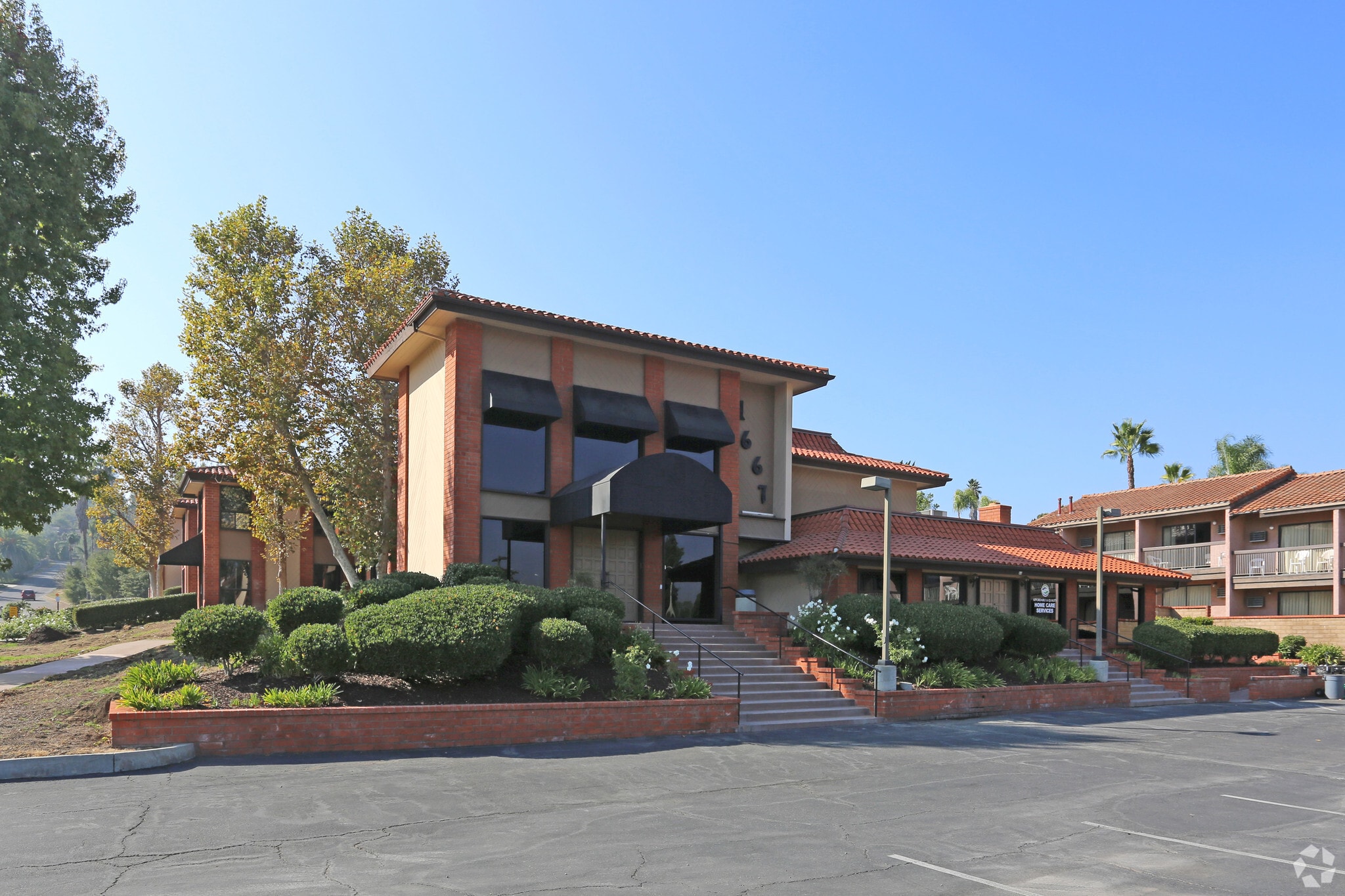 1667 S Mission Rd, Fallbrook, CA for lease Primary Photo- Image 1 of 10