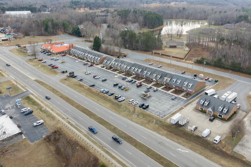 1405-1437 Freeway Dr, Reidsville, NC à louer - Photo du bâtiment - Image 3 de 14