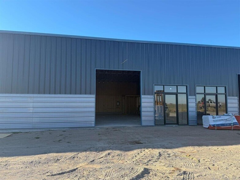 102 W Grizzly Way, Rupert, ID à louer - Photo du bâtiment - Image 2 de 2