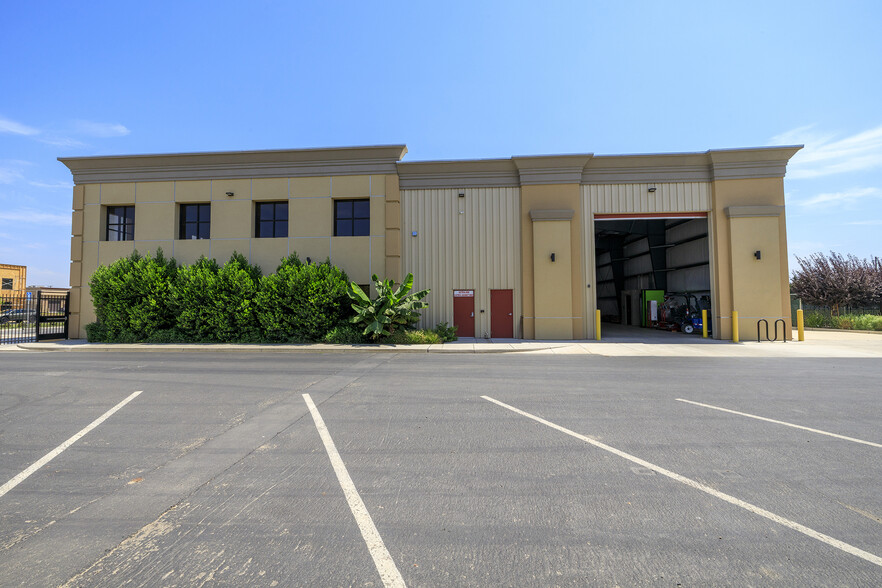 3200-3212 Liberty Pky, Turlock, CA for lease - Building Photo - Image 3 of 37