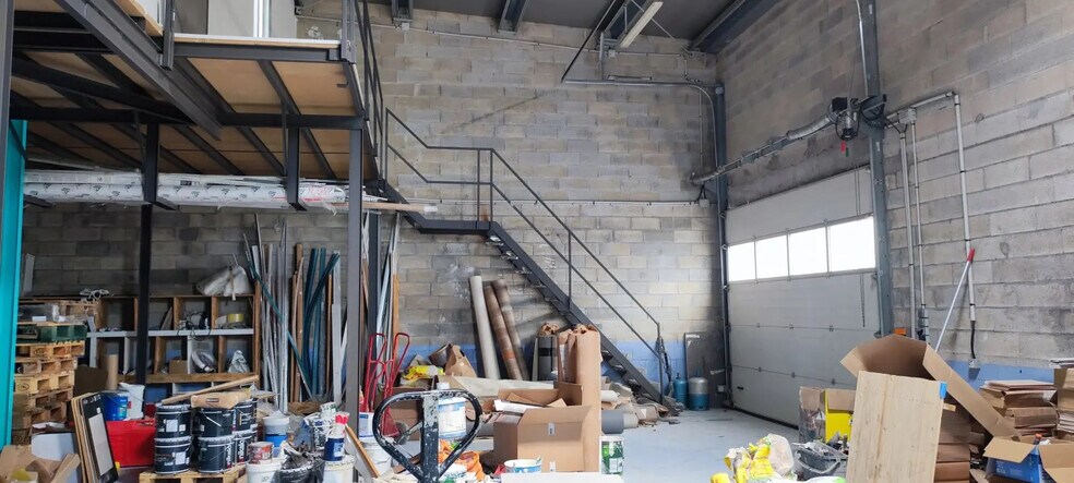 Office in Saint-Pierre-du-Perray for lease - Interior Photo - Image 2 of 7