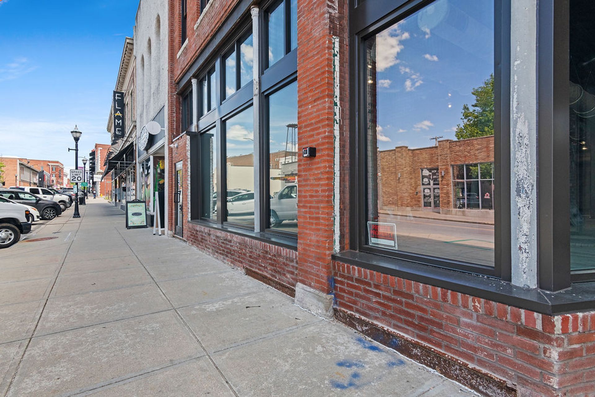 320 W Walnut St, Springfield, MO à louer Photo du bâtiment- Image 1 de 6