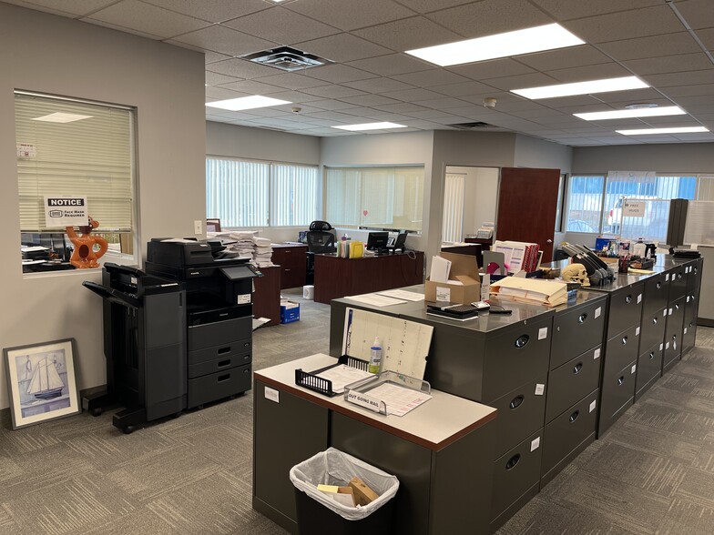 300 Corporate Plz, Islandia, NY for lease - Interior Photo - Image 3 of 10