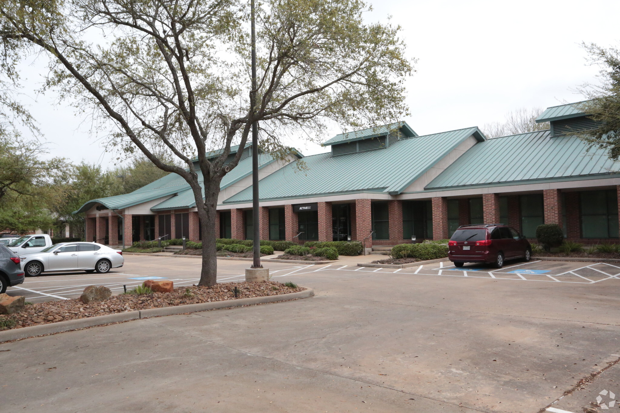 2415 Town Center Dr, Sugar Land, TX for lease Primary Photo- Image 1 of 11