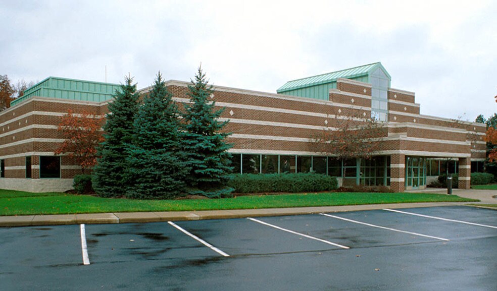 3000 Aerospace Pky, Brook Park, OH à louer - Photo du bâtiment - Image 2 de 16