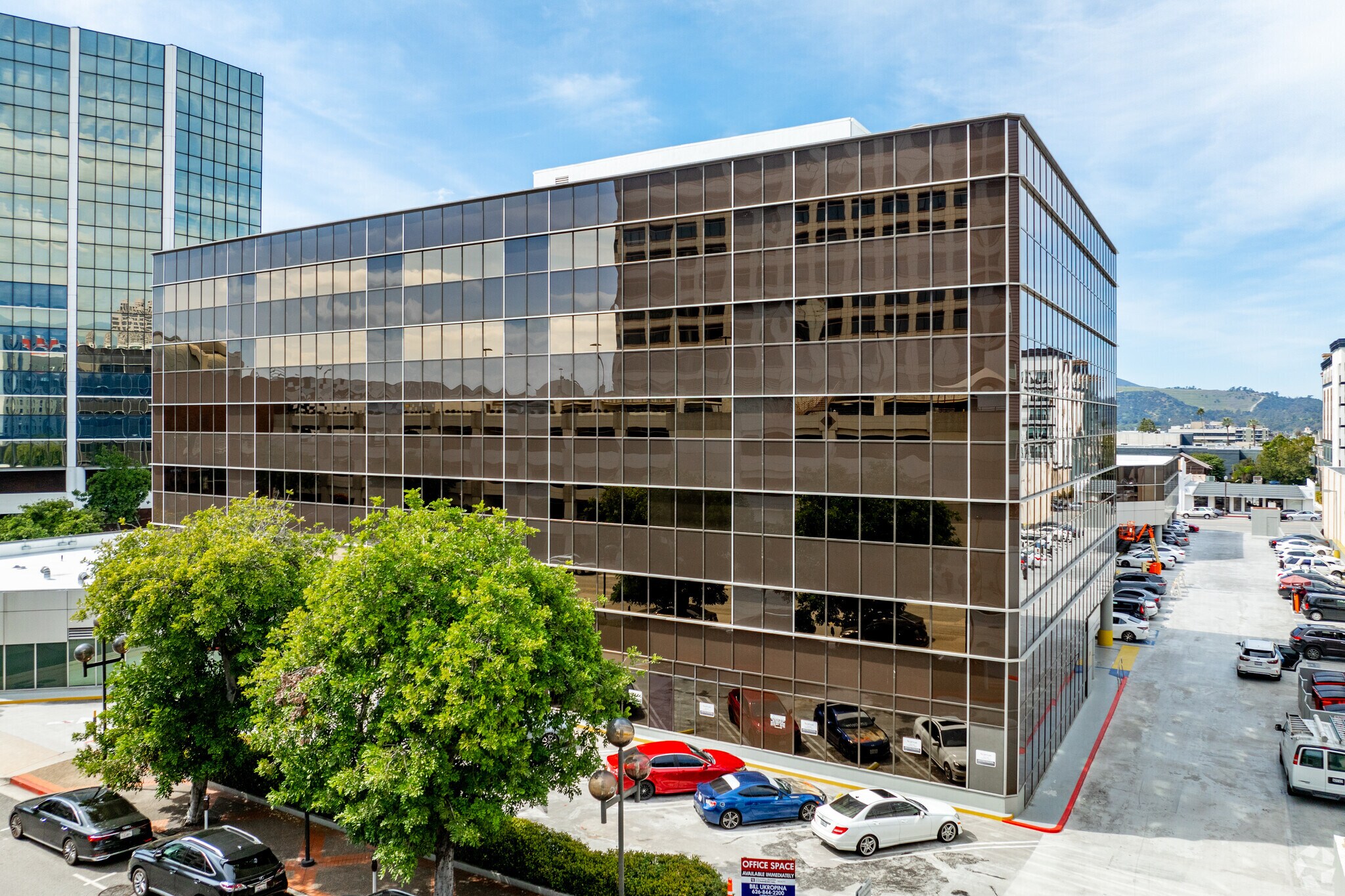 225 W Broadway, Glendale, CA à louer Photo du bâtiment- Image 1 de 17