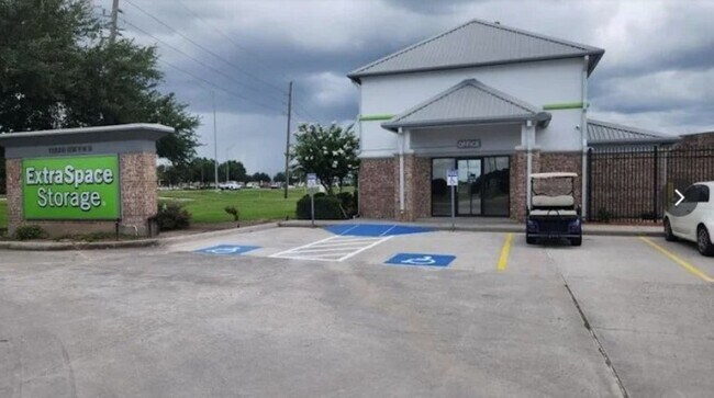 Plus de détails pour 11220 S Highway 6, Sugar Land, TX - Local d'activités à louer